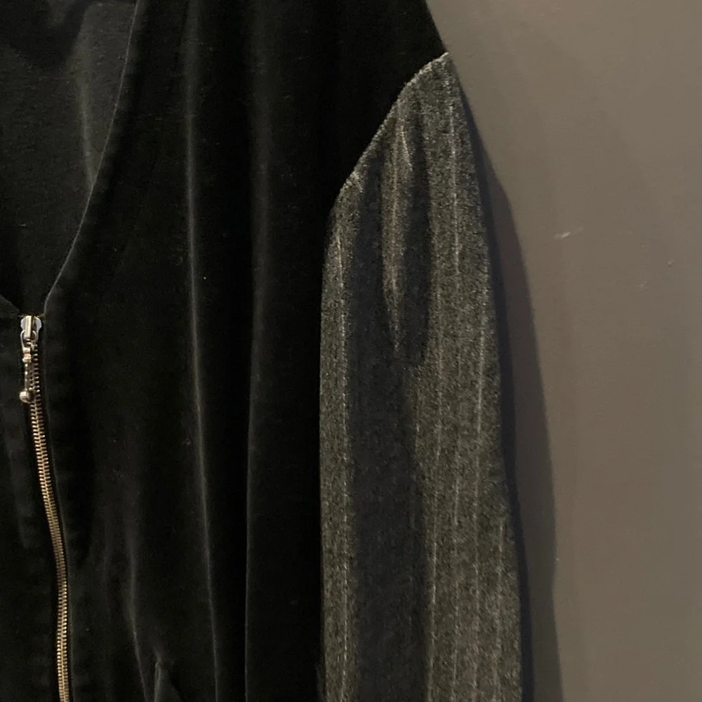 Liz Sports petite small cute unique black with  striped velvet zip up jacket GUC